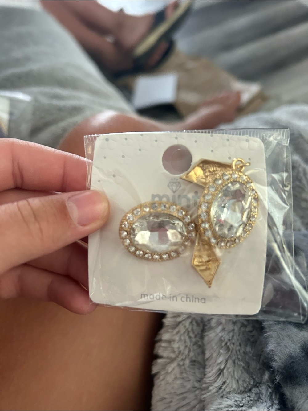 🔥$2 Gold Crystal Oval Drop Earrings - Unbranded